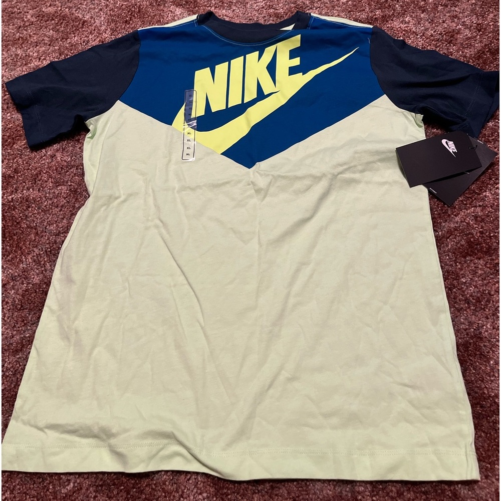 Green Nike T-shirt, never worn, size XL